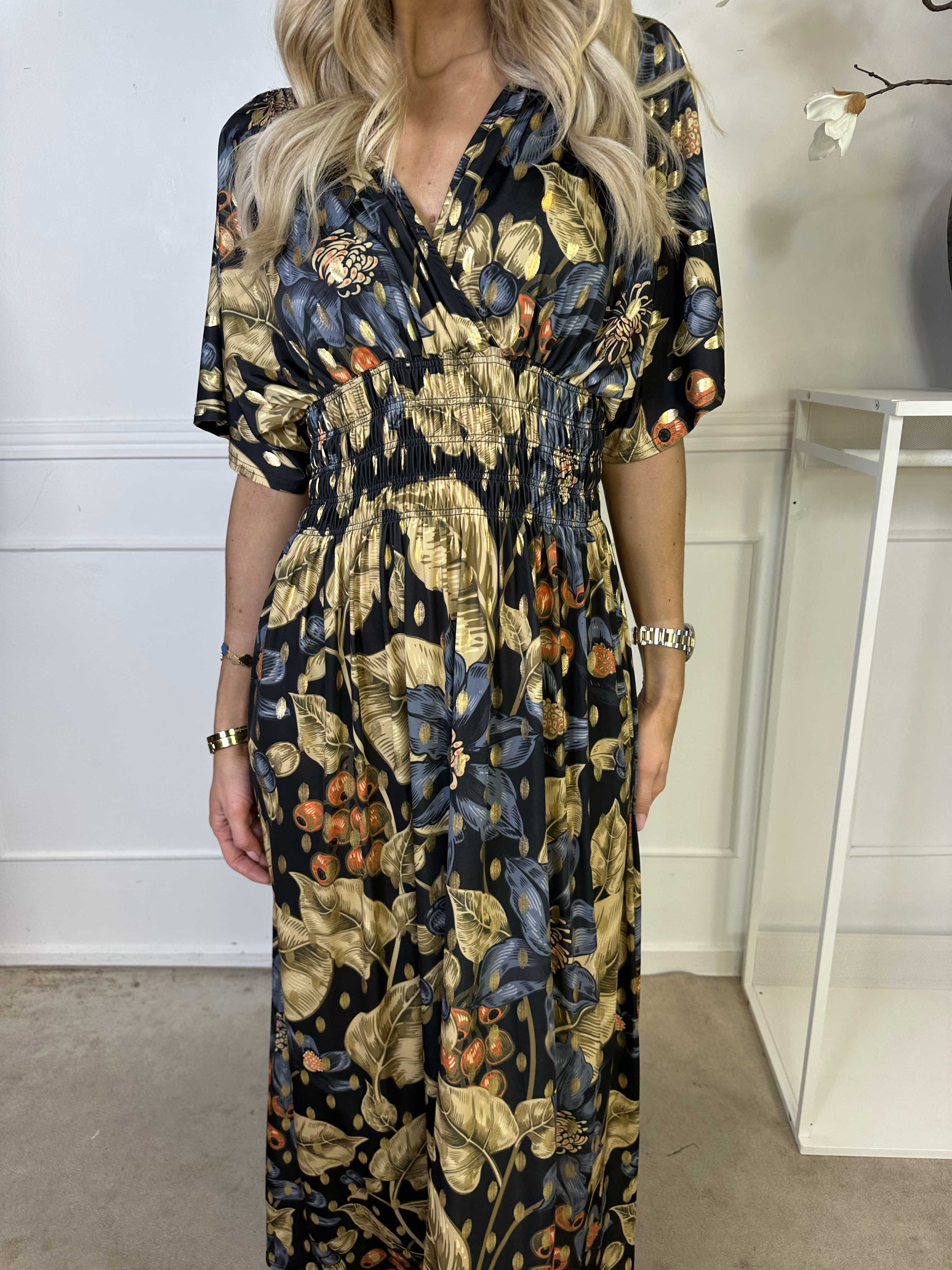 Pams Berry - Lång elastisk klänning med smockad midja